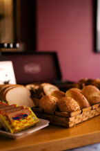 Detail van het ontbijtbuffet